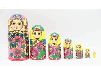 Russian Matryoshka Nesting Dolls, 7 Pieces