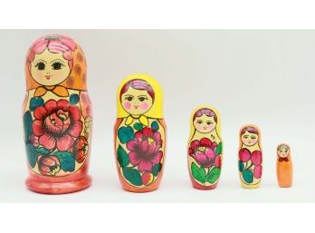 Vintage Russian Nesting Dolls - 5pc