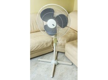 SMC - Adjustable Oscillating Pedestal Fan - Tested