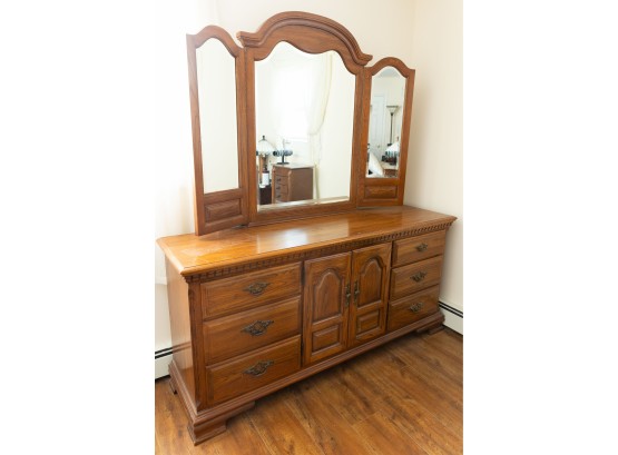 Sumter Wooden Dresser W/ Mirror - 6 Drawers