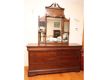 Broyhill Quality Furniture Dresser W/ Antique Mirror - Mirror Is Not Broyhill