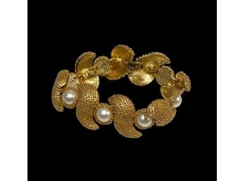 Trifari -7' Bracelet With Pearl Centers