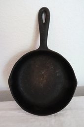 Cast Iron 6.5' Fry Pan With Heat Ring 3G1