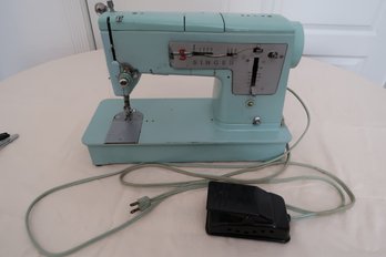Singer Sewing Machine, Feet & Buttonholer