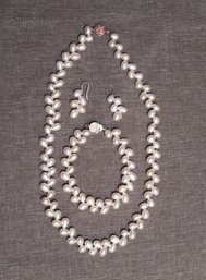 Pearl Parure Necklace, Bracelet, And Earring Set