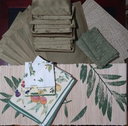 Table Linens Mixed Lot In Green