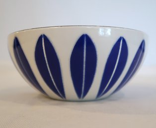 Catherineholm Lotus Bowl Blue On White 5.5'