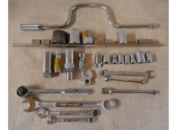 Mixed Lot Wrenches And Sockets