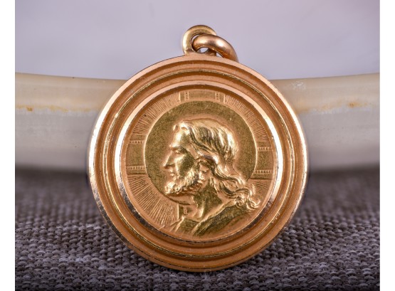 18k Gold Pendant Religious Medal (103)