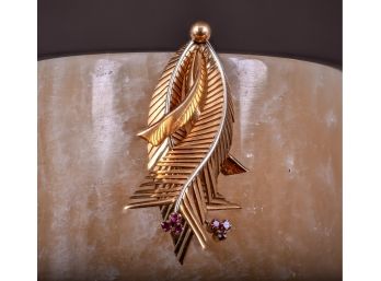 18k Yellow Gold Feather Pin With Rubies. (93)