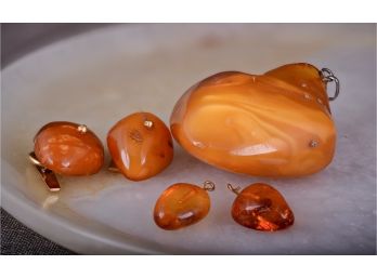 Large Amber Pendant, 2 Drilled Pieces And 1 Set Of Cufflinks (120)