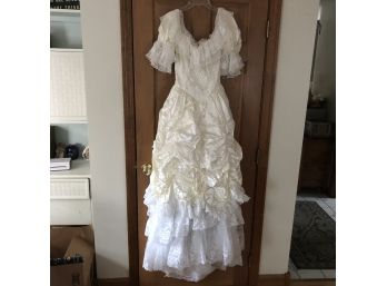 Vintage Loralie Wedding Dress Size 8 (runs Small)