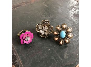 Set Of 3 Stretchy Beaded Rings With Flowers