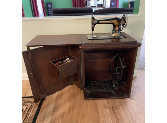 Antique 1910 Singer Sewing Machine