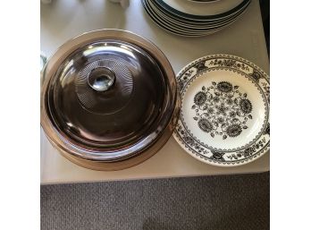 Set Of Two Vision Cookware Dishes With Lids And Two Plates