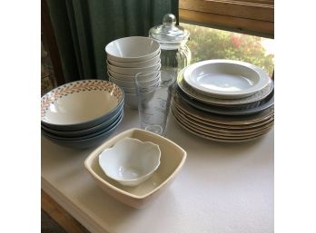 Assorted Dish Lot With Hearthside Classics Stoneware Plates