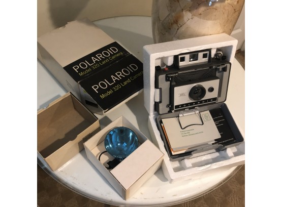 Polaroid 320 Land Camera With Flashgun