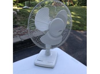 Tabletop Oscillating Fan