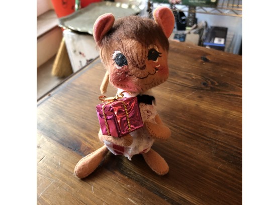 1997 Annalee Mouse Doll With Present 6'