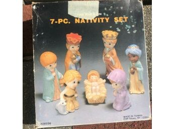 Vintage 7-Piece Porcelain Nativity Figure Set
