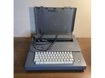Smith Corona SL575 Typewriter With Spell-Right Dictionary