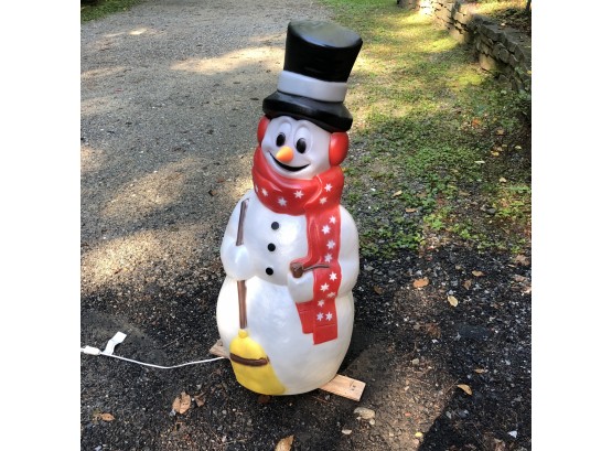 Plastic Outdoor Frosty The Snowman On Wooden Stand