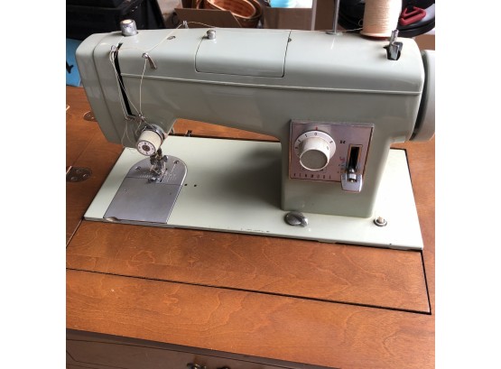 Sears Kenmore Vintage Industrial Sewing Machine In Table With Accessories