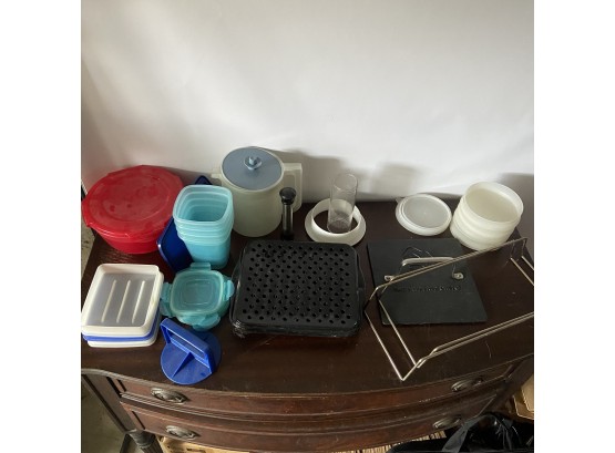 4 Locknlock Red Plastic Nesting Bowls, Pampered Chef Panini Press, Toaster Tray, Plastic Pitcher