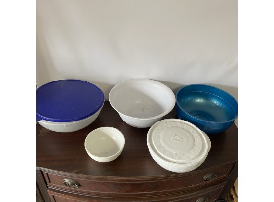 Lot Of 5 Plastic Bowls, Pampered Chef & Tupperware