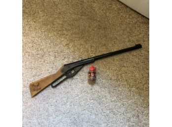 Daisy Buck Youth Model BB Gun With Container Of BBs