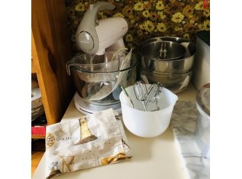 Sunbeam Stand Mixer With Attachments, Cover And Additional Bowls