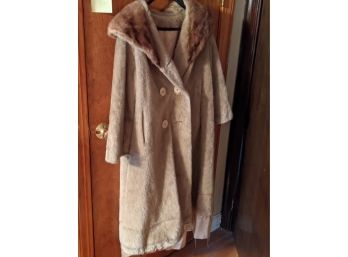 Sutton Place Fur Style Coat ( Size L )