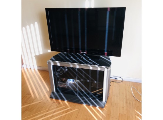 Samsung 40' TV With Stand