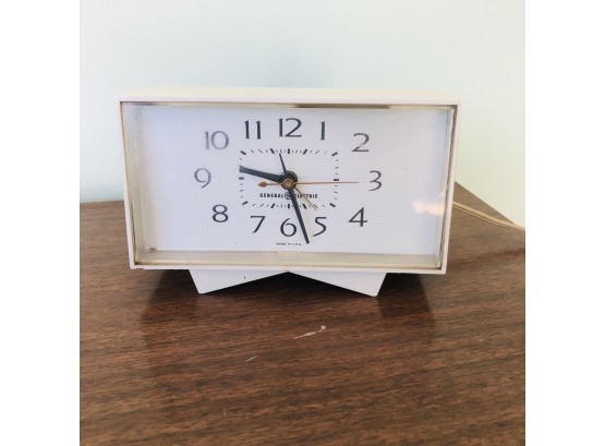 General Electric Vintage Alarm Clock Model 7309