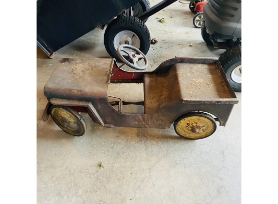 Vintage Child Pedal Vehicle Toy (garage)