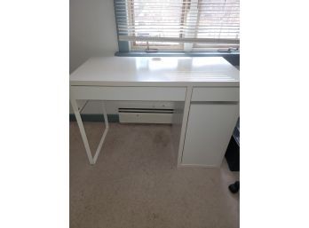 Ikea Desk - Has A Scratch - See Pictures