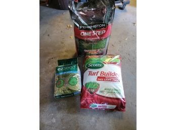3 Bags Of Gardening Supplies - Turf Builder - One Step - Ezseed