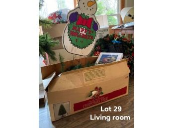 Christmas Tree And Misc Decor - (living Room - Lot 29)