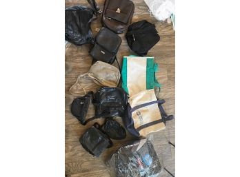 Lot Of Various Purses And Bags - (living Room)