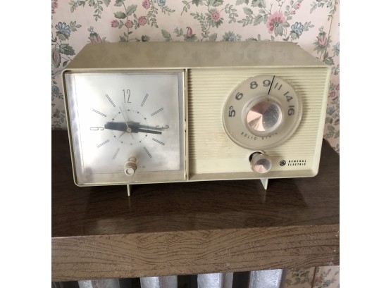 General Electric Model C4403A Clock Radio