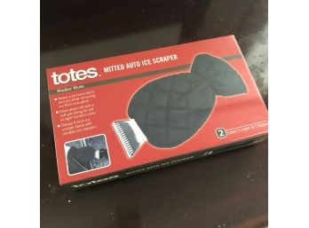 Totes Mitted Ice Scraper