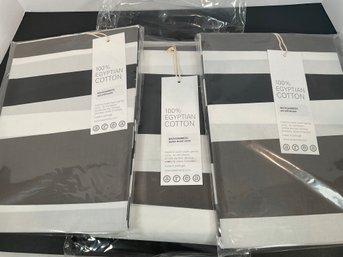 AREA - Black & White Queen Duvet Cover & Pillowcases