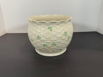 Belleek Porcelain Kylemore Planter (8th Mark)