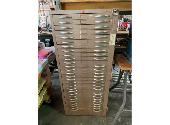Industrial Parts Cabinet / 28 Drawers - Metal