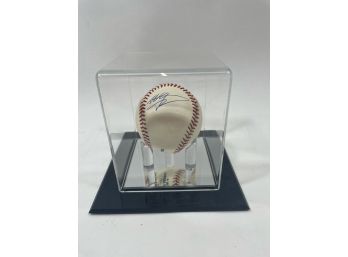 Hand-signe MLB Baseball In Case