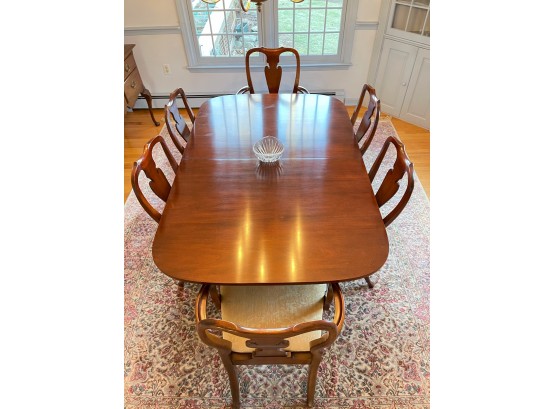 Excellent Condition Double Pedestal Dining Table & Chairs