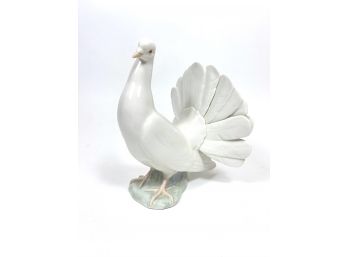 Lladro Dove Sculpture (B)