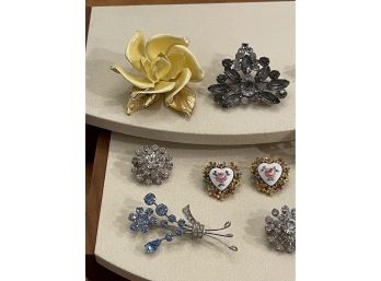 Brooches Lot