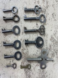 Lot Of Antique Hollow  Shank Skeleton  Keys