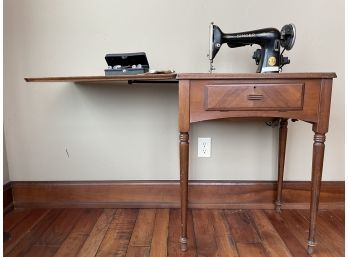 Antique/vintage Singer Sewing Machine In Cabinet